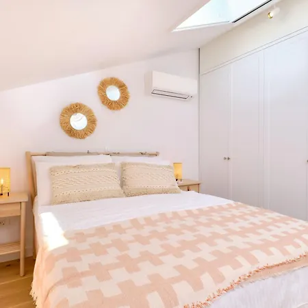 Island Villa Alba With Terrace & Grill - Happy Rentals